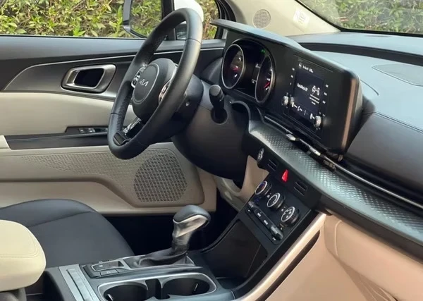 Kia Carnival (3)